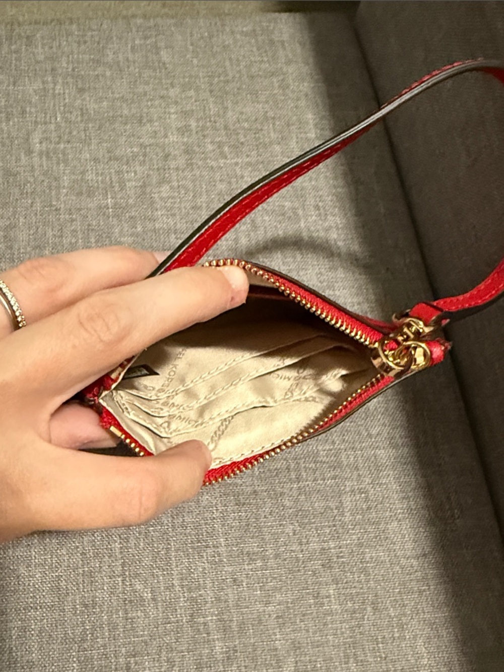 ❤️NWOT Michael Kors Red Saffiano Leather Karla Wristlet - Picture 3 of 6
